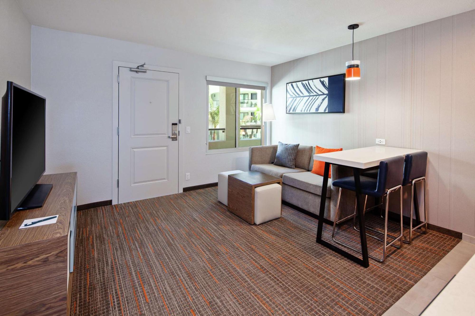 One-Bedroom Suite with Two Double Beds - Non-Smoking