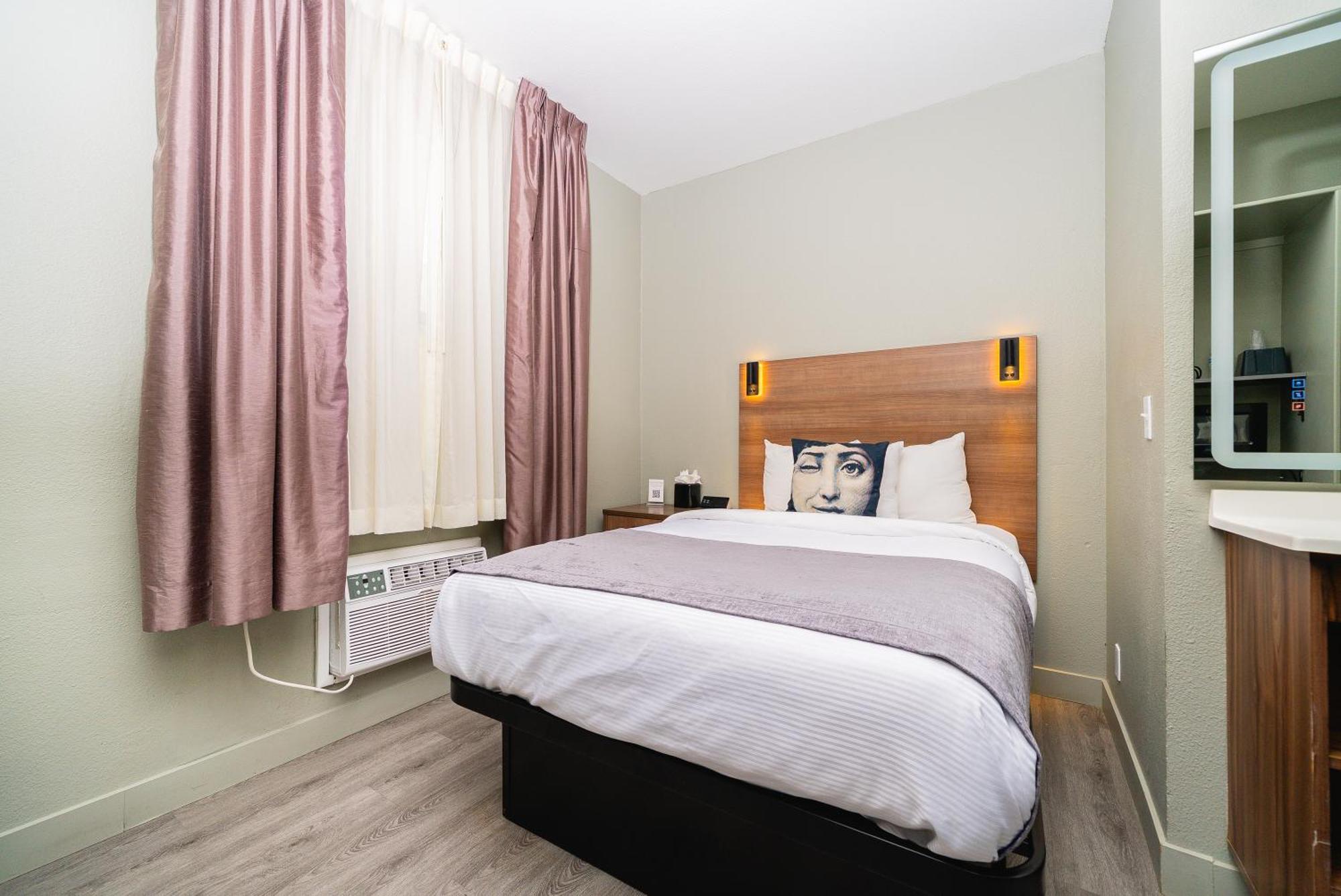 Standard Room 1 full bed