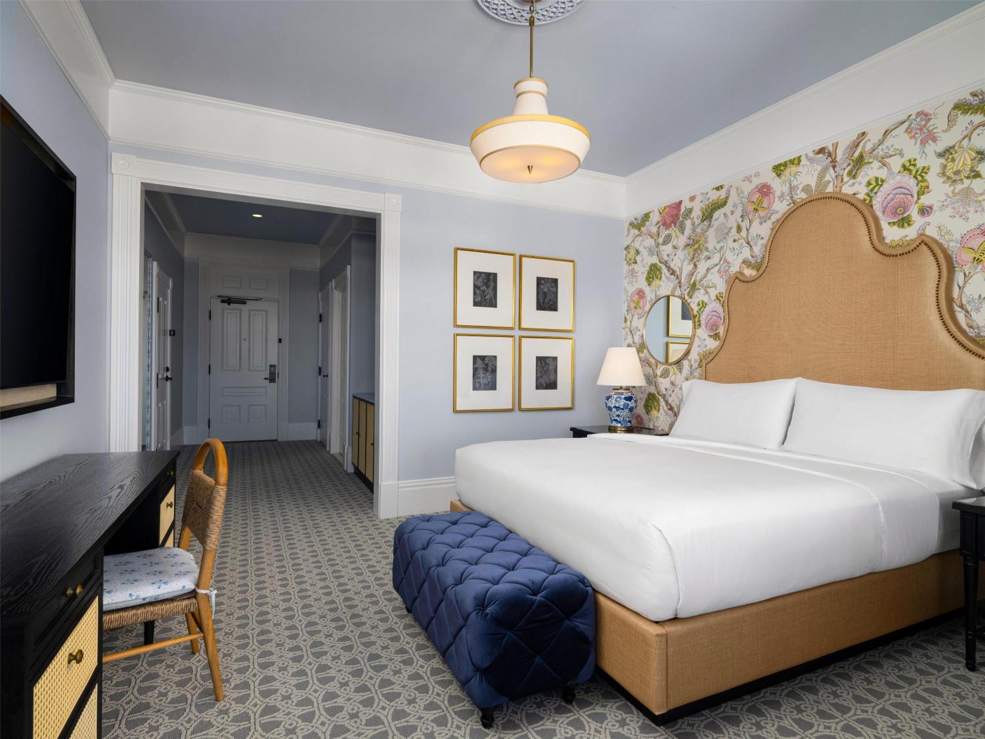 Victorian King Room Club Access Oceanfront